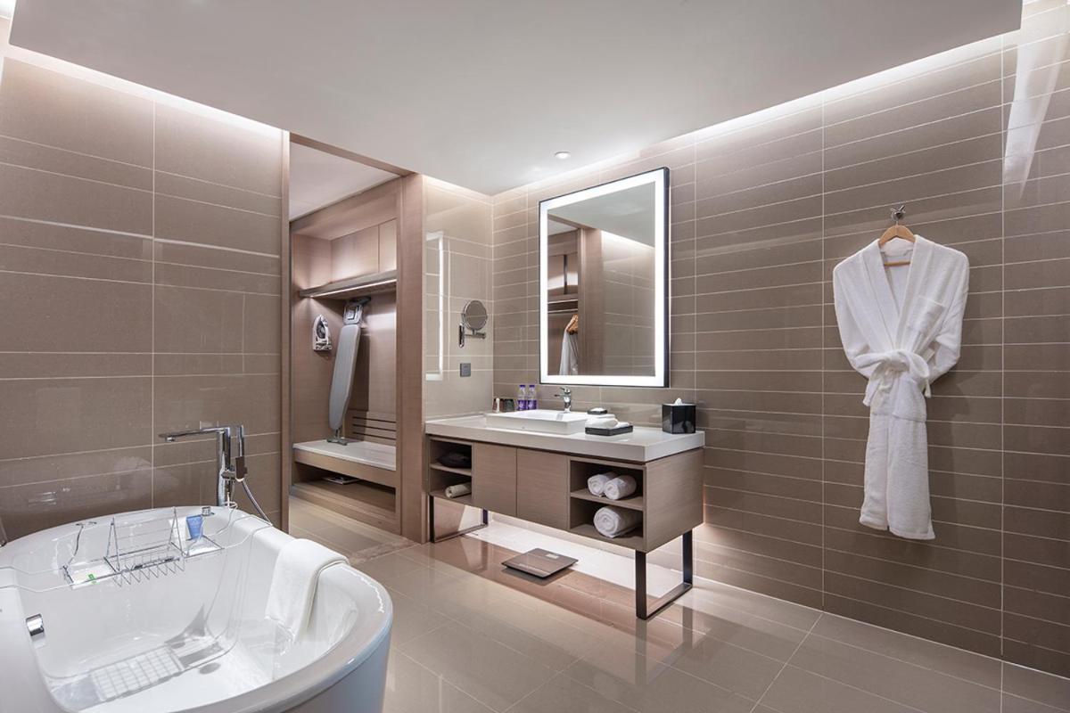 Holiday Inn Tianjin Wuqing, an IHG Hotel Bagian luar foto